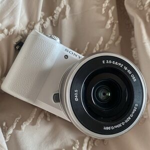 SONY A5100 White -GOOD CONDITION
